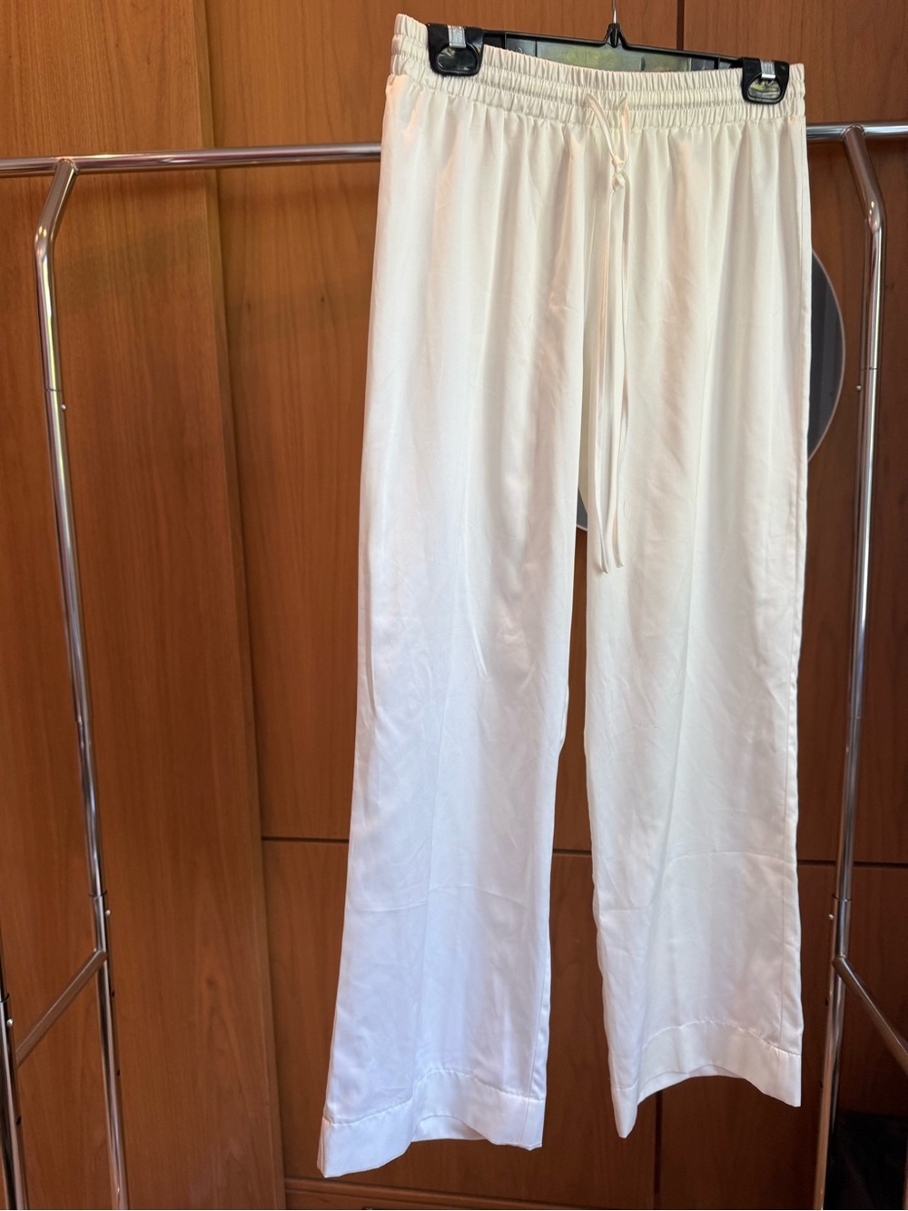 NWOT Women’s Relaxed Cream Drawstring Satin Pants, Sized Small
